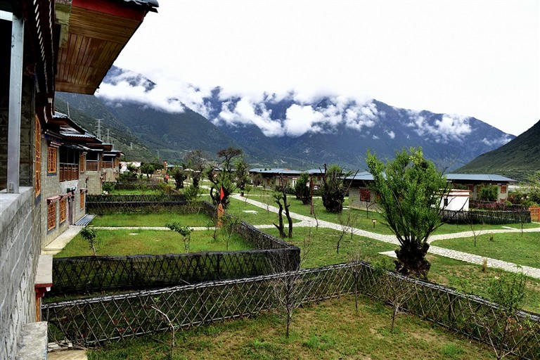 ལུང་ཁུག་གྲོང་ཚོ་ཞིག་གི་གཏམ་རྒྱུད་སྙན་མོ།