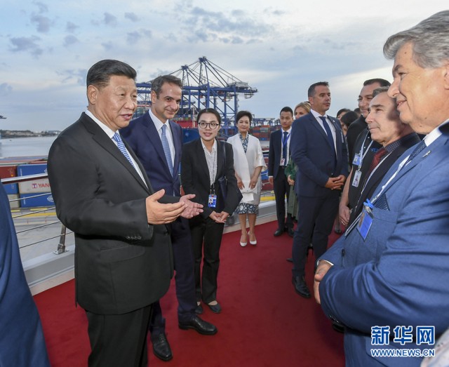  ཞི་ཅིན་ཕིང་དང་ཞི་ལའི་ཙུང་ལི་མུས་ཙོ་ཐ་ཅི་སི་གཉིས་ཀྱིས་ཀྲུང་གོ་མཚོ་ཐོག་སྐྱེལ་འདྲེན་སྡེ་ཚོགས་ཚད་ཡོད་མཐུན་གཉེར་ཁང་གི་འཛུགས་སྐྲུན་ལས་གཞི་པིས་ལེ་ཨེ་ཧྥུའུ་སི་གྲུ་ཁང་མཉམ་དུ་གཟིགས་སྐོར་མཛད།