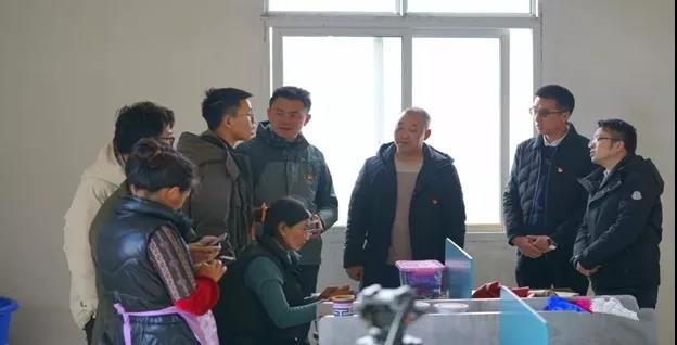 ཧུང་ཡོན་ཨ་མཆོག་གྲོང་རྡལ་གྱིས་གློག་རྡུལ་ཚོང་དོན་གསོ་སྦྱོང་སྤེལ།