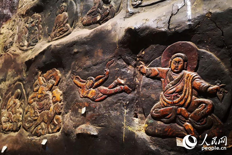 ལྷ་སའི་འདམ་གཞུང་གིས་གནམ་མཚོའི་མཛེས་ལྗོངས།