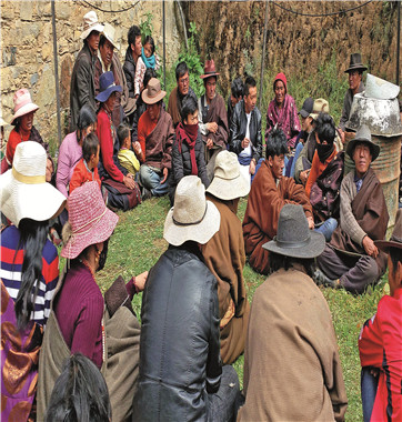 གསེར་རྟ་རྫོང་ཧོར་ཤུལ་གྲོང་རྡལ་ལྡེ་སྤུན་གྲོང་ཚོའི་ཧྲུའུ་ཅི་དང་པོ་རིན་ཆེན་ཚེ་རིང་།