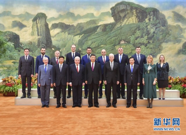 ཞི་ཅིན་ཕིང་གིས་ཀི་ལོས་ཚིས་ལོ་ཧྥུའུ་ཡིས་ཁྲིད་པའི་ཨུ་རུ་སི་གཅིག་གྱུར་ཏང་གི་འཐུས་ཚབ་ཚོགས་པར་མཇལ་འཕྲད་གནང་།