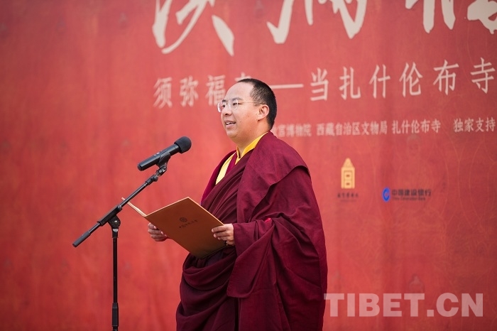 པཎ་ཆེན་རིན་པོ་ཆེ་གནའ་བོའི་ཕོ་བྲང་དུ་འགྲེམས་སྟོན་མཛད་སྒོར་ཕེབས་པ། 