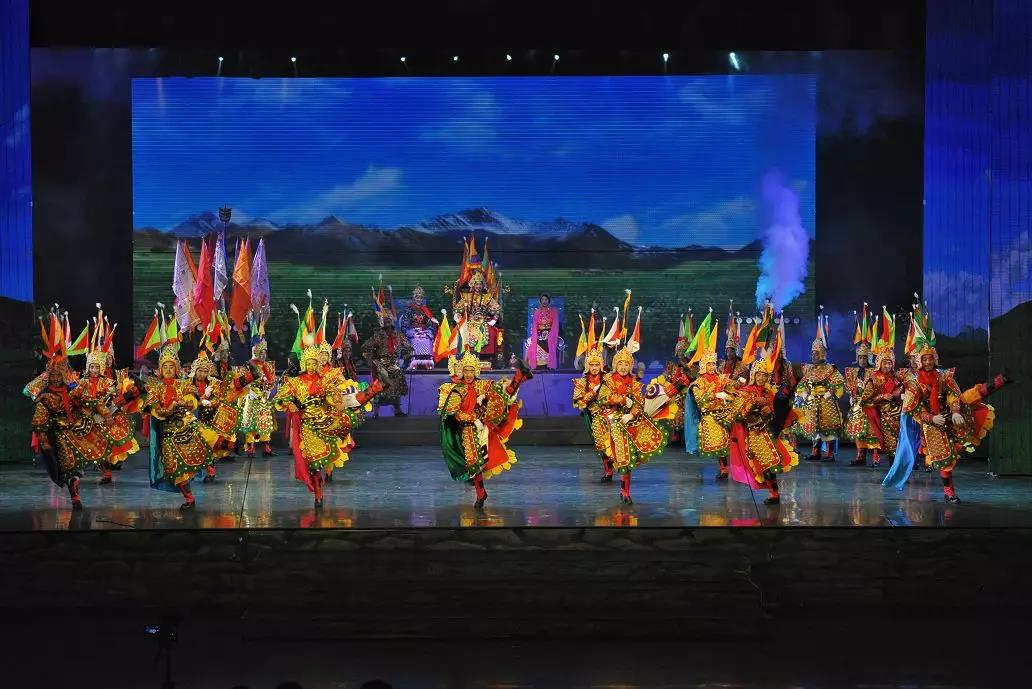 ཝུན་ཁྲོན་དུ་སི་ཁྲོན་མི་རིགས་ས་ཁུལ་གྱི་ཟློས་གར་འཁྲབ་སྟོན་སྤེལ།