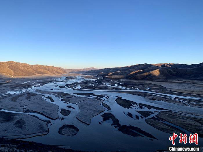མཚོ་བོད་མཐོ་སྒང་གི་མཚོ་མོ་ནམ་ཟླའི་འགྱུར་ལྡོག་དང་བསྟུན་ནས་ཇེ་དྲོ་རུ་འགྱུར་བཞིན་ཡོད།