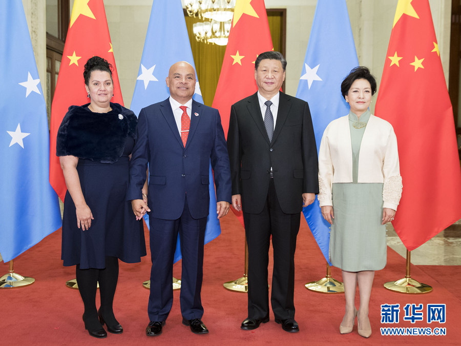 ཞི་ཅིན་ཕིང་གིས་སྨི་ཁེ་རོ་ནི་ཡ་རྒྱལ་ཕྲན་མཉམ་འབྲེལ་གྱི་ཙུང་ཐུང་དང་མཇལ་མོལ་གནང་བ།