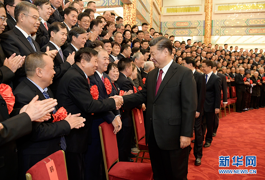 ཞི་ཅིན་ཕིང་གིས་རྒྱལ་ཡོངས་ཀྱི་ལས་བྲལ་དང་ལས་འཁྱུར་ངལ་གསོ་བྱས་པའི་ལས་བྱེད་པའི་སྔོན་ཐོན་ཐུན་མོང་དང་སྔོན་ཐོན་མི་སྒེར་གྱི་འཐུས་མིར་མཇལ་འཕྲད་གནང་།