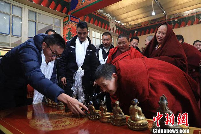 གཏེར་སྒྲོམ་དགོན་པའི་རིག་དངོས་བརྐུས་འཁྱེར་གྱི་གྱོད་གཞི་རྩད་ཆོད་པ།