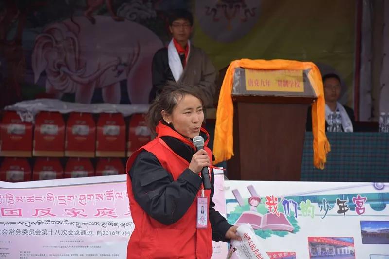 བོད་སྡེར་བཅའ་ཁྲིམས་ཀྱི་དབྱངས་རྟ་སྙན་མོར་གྱེར་བའི་འཇམ་དཔལ་སྐྱིད།