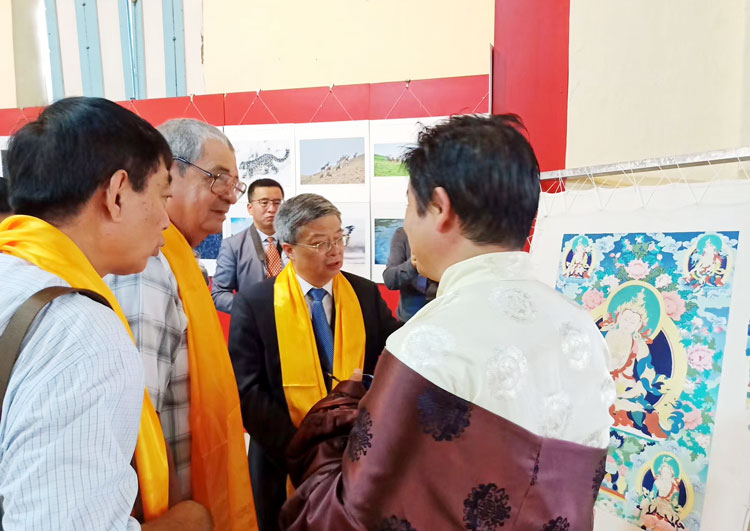 “ཀྲུང་གོར་ཚོར་རྟོགས། མཛེས་པའི་མཚོ་སྔོན།”ཞེས་པ་ཁུ་པའི་ཧ་ཝ་ནར་སྤེལ་བ།