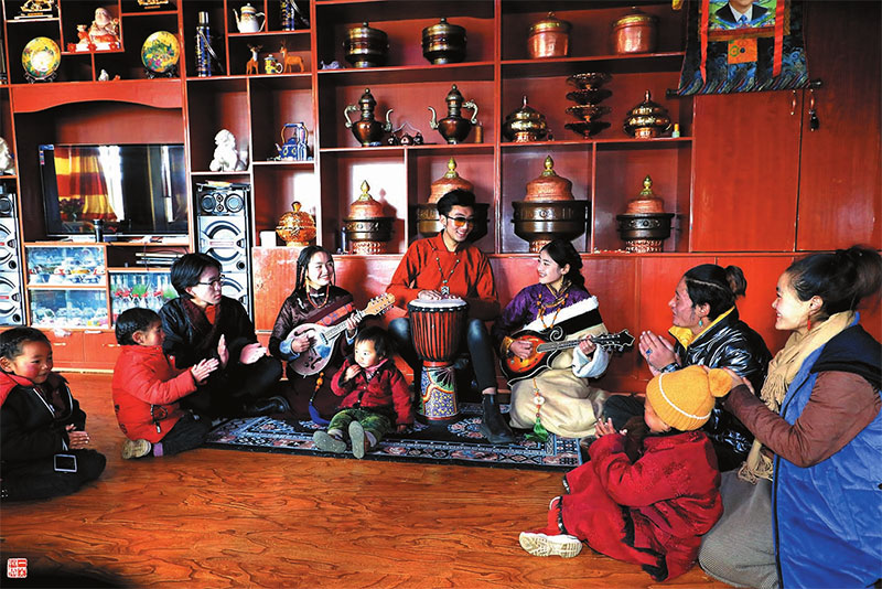 ལི་ཐང་གི་འབྲོག་ཁྱིམ་དུ་སྐྱིད་པའི་གླུ་དབྱངས་ལེན་བཞིན་ལོ་གསར་བསུ།