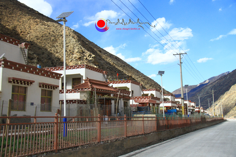 གནས་སྤོ་བྱས་ནས་བདེ་སྐྱིད་ཀྱི་འཚོ་བ་རོལ།