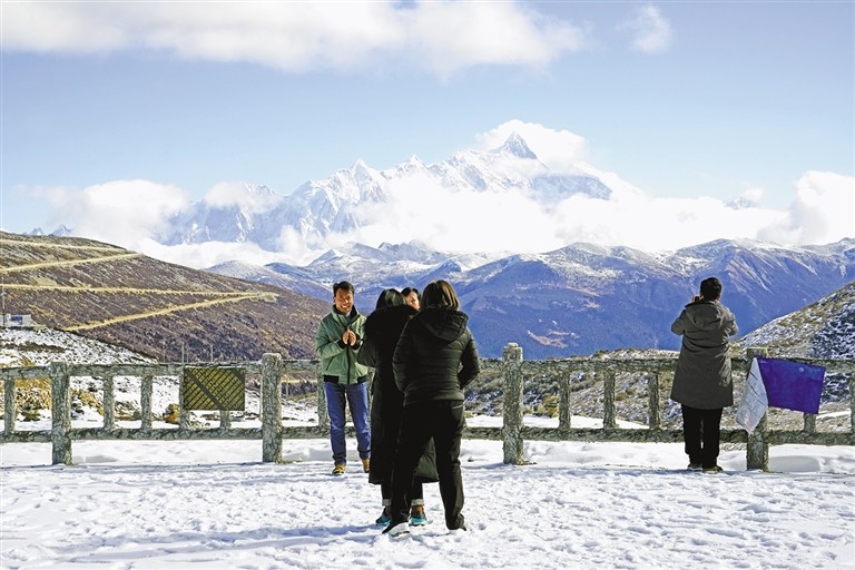 ​དགུན་དུས་བོད་ལ་ཡུལ་སྐོར་དུ་ཡོང་མཁན་ཇེ་མང་དུ་འགྲོ་བཞིན་པ།