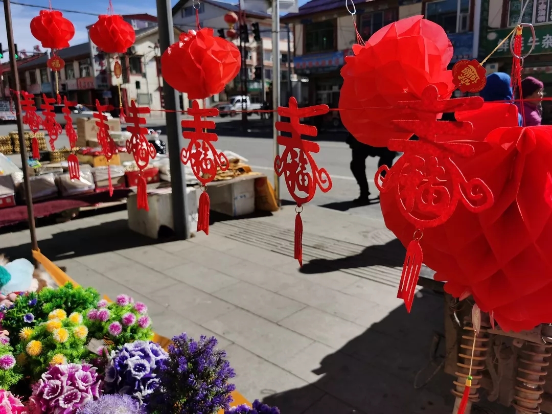 ལོ་སར་ཉེ་དུས་མཛོད་དགེའི་སྲང་ལམ་དུ་ཚོང་ཟོག་ཤིན་ཏུ་མོད།
