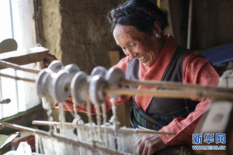 ཇོ་རིའི་འདབས་ཀྱི་སྐལ་བཟང་གི་དབུལ་སྒྲོལ་ལམ་བུ།