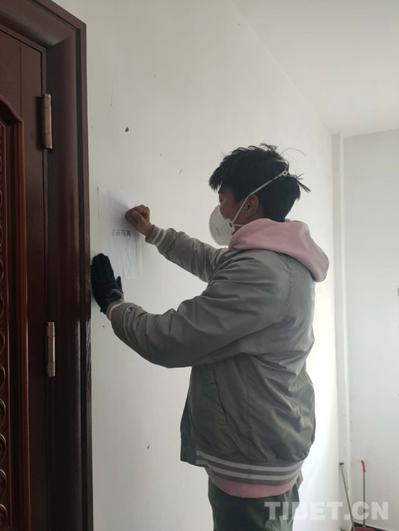 སི་ཁྲོན་དཀར་མཛེས་རྫོང་གི་རིམས་འགོག་གཡུལ་ས་རུ་“དང་བླངས་པ་དམར་པོ”ཡི་བཀྲག་མདངས་འཚེར་བ།