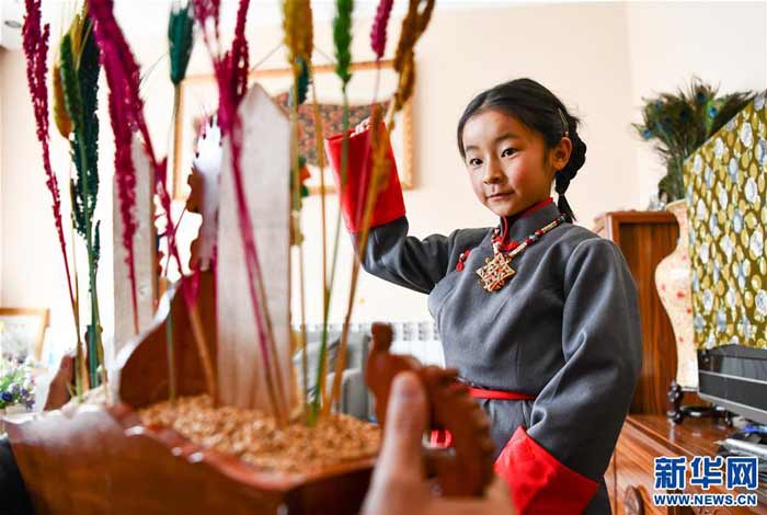 བོད་ལྗོངས་ཀྱི་ས་གནས་ཁག་ཏུ་བོད་ཀྱི་ལོ་གསར་རོལ་བཞིན་པ།