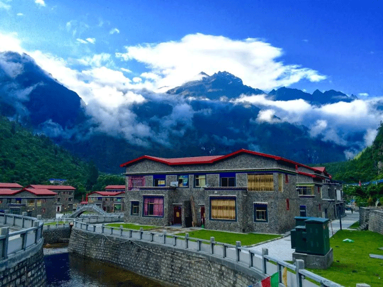 སྡོད་ཡུལ་ལེགས་བཅོས་བྱས་པས་ལྷོ་ཁ་གྲོང་ཁྱེར་གྱི་གྲོང་གསེབ་ལ་རྣམ་པ་གསར་པ་ཆགས།