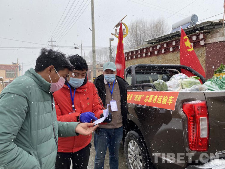 ལི་ཐང་རྫོང་གི་ཞིང་ལས་ཁྱད་ལྡན་ཐོན་རྫས་རང་ས་ནས་སྒོར་ཁྲི་21ལྷག་བྲིན་པ།
