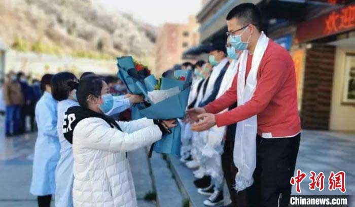 རྟའུ་རྫོང་གི་རིམས་འགོག་དཔུང་ཁག་དང་པོའི་སྨན་པ་15རང་ཁྱིམ་དུ་ལོག་པ།