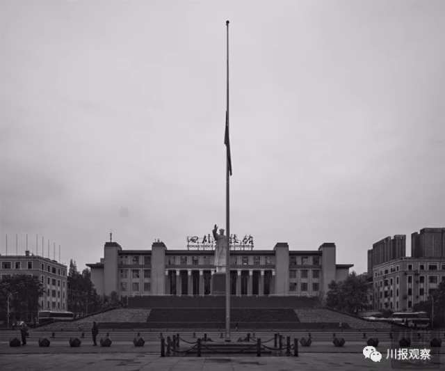 སི་ཁྲོན་གྱིས་མྱ་ངན་ཞུས།
