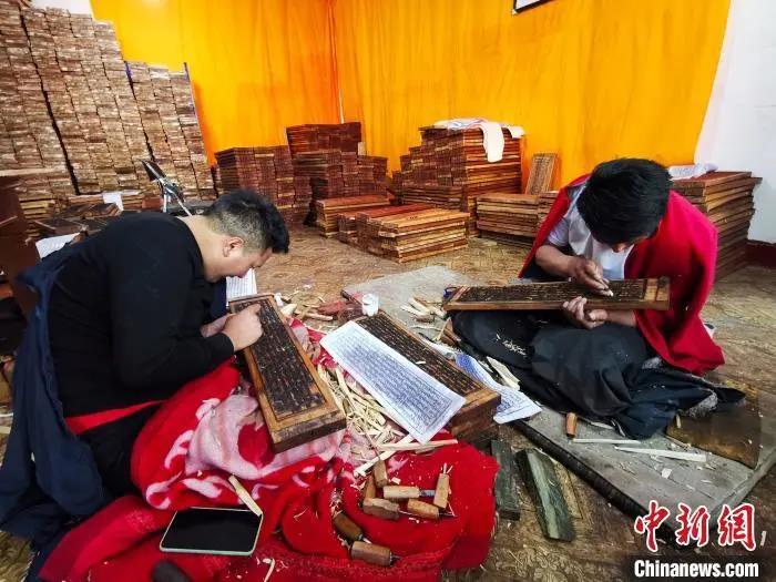 ཁོ་ཚོས་དངུལ་སྐར་མ་གཅིག་ཀྱང་གཏང་མི་དགོས་པར་འདིར་ལག་རྩལ་སྦྱངས་ཆོག