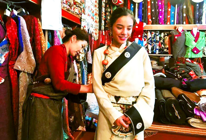 རང་རིགས་སྲོལ་རྒྱུན་ལག་ཤེས་ཀྱིས། མང་ཚོགས་ཕྱུག་པོའི་ལམ་དུ་ཁྲིད།