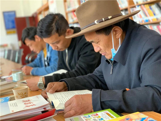 ད་ལོར་ཁྱེད་ཀྱིས་དཔེ་དེབ་ག་ཚོད་ལ་བལྟས་པ་ཡིན་ནམ།