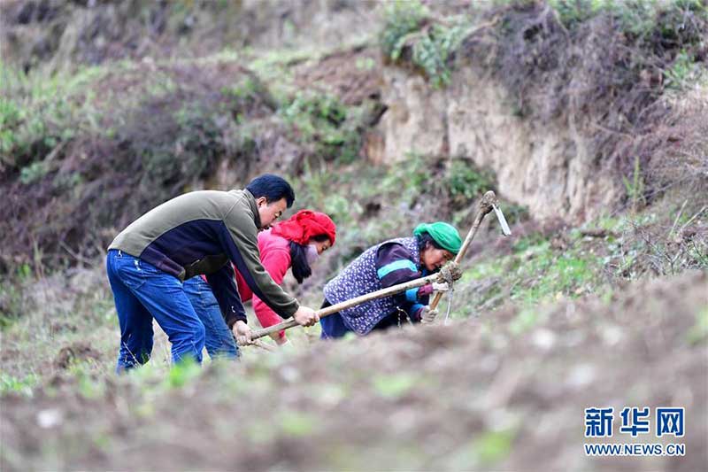 བོད་རིགས་གྲོང་ཚོའི་དབུལ་སྒྲོལ་འགག་སྒྲོལ་གྱི“སྙིང་ཉེ་བའི་མི”