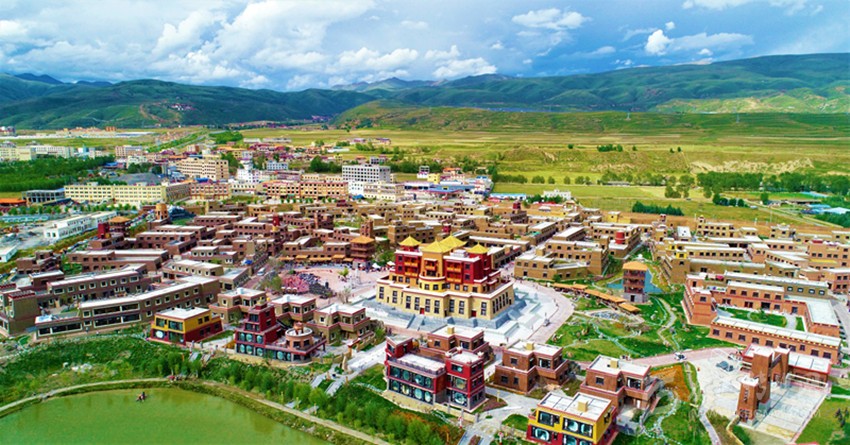  གེ་སར་མཁར་གྲོང་ནས་རིག་གནས་ཀྱི་དགྱེས་སྟོན་ལ་རོལ་ཆོག 