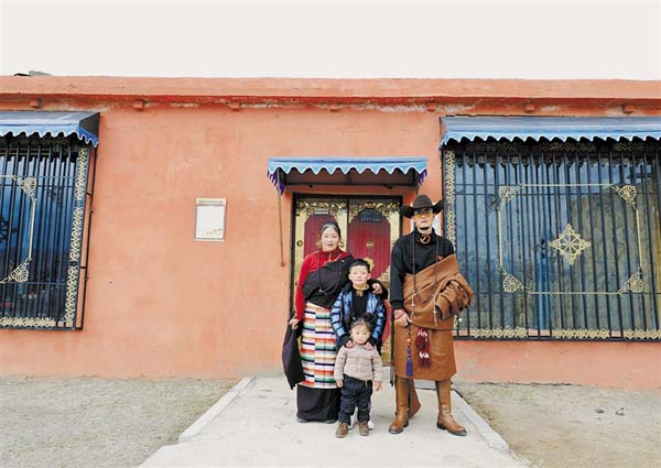 དབུལ་སྒྲོལ་བྱུང་ནས་བདེ་སྐྱིད་འཚོ་བར་རོལ།