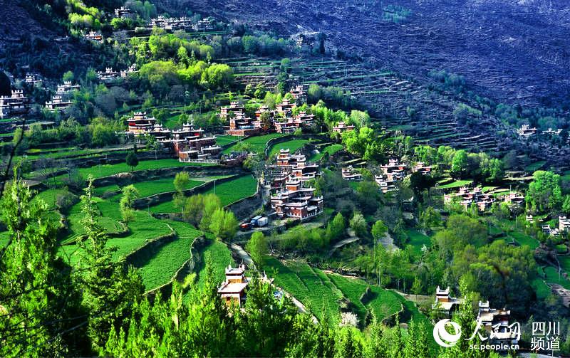 རོང་བྲག་ཏུ་གུང་སེང་རིང་ཡུལ་སྐོར་བ་མི་ཐེངས་ཁྲི་8.6སླེབས་ཡོད།