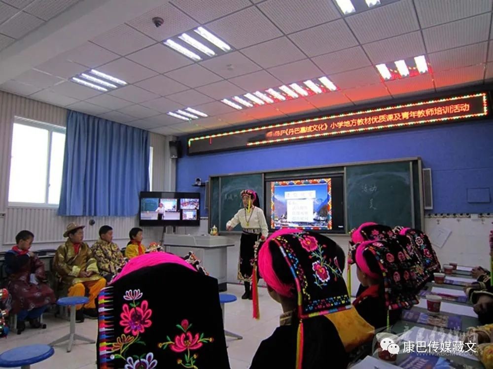 རྒྱལ་མོ་རོང་གི་རིག་གནས་བརྒྱུད་འཛིན་སློབ་གྲྭའི་ར་བ་ནས་མགོ་བརྩམས།