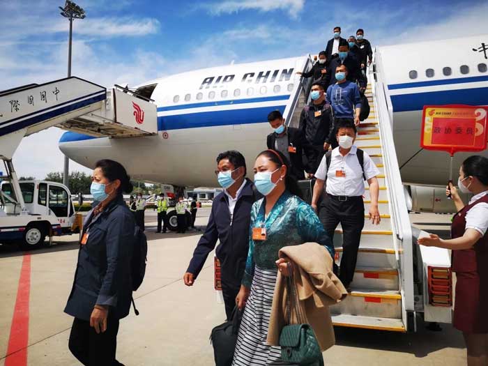 བོད་ལྗོངས་ཀྱི་འཐུས་མི་དང་ཨུ་ཡོན་རྣམས་རྒྱལ་ས་པེ་ཅིང་དུ་འབྱོར་བ།