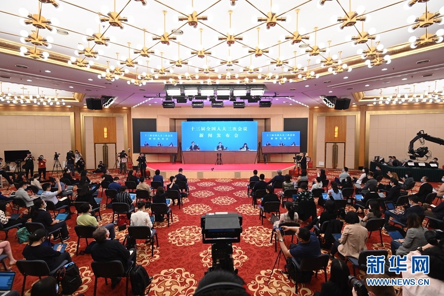 རྒྱལ་ཡོངས་དམངས་འཐུས་ཚོགས་ཆེན་སྐབས་བཅུ་གསུམ་པའི་གྲོས་ཚོགས་ཐེངས་གསུམ་པའི་གསར་འགྱུར་ཡོངས་བསྒྲགས་ཚོགས་འདུ་བསྡུས།