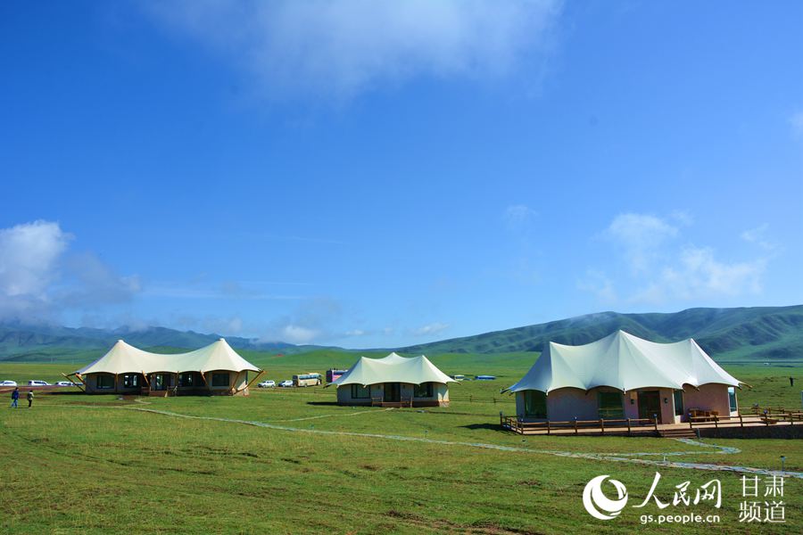 སྲོལ་རྒྱུན་རིག་གནས་ཀྱི་གཞི་རྒྱུ་བསྐྱར་དུ་བཏོད་དེ་སླར་ཡང་ཆེས་མཛེས་པའི་ཀན་ལྷོ་མངོན་པར་བྱས་པ།
