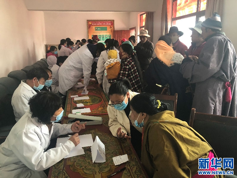འདམ་གཞུང་རྫོང་གསེར་ལྡེ་གྲོང་ཚོར་པེ་ཅིང་གི་བོད་སྐྱོར་སྨན་བཅོས་རིགས་གཅིག་མཁས་ཅན་རུ་ཁག་འབྱོར་བ།