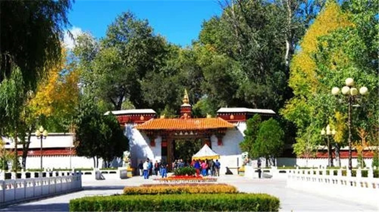 ནོར་བུ་གླིང་ཁའི་ལྡེབས་རིས་ཉམས་གསོར་སྒོར་ཁྲི་284བཏང་བ།