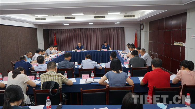 སི་ཁྲོན་དུ་བཞུགས་མོལ་ཚོགས་འདུ་རབ་དང་རིམ་པ་བསྡུས་ནས་རྟོག་ཞིབ་ཀྱི་གྲུབ་འབྲས་འཐུས་ཇེ་ཚང་དུ་བཏང་།