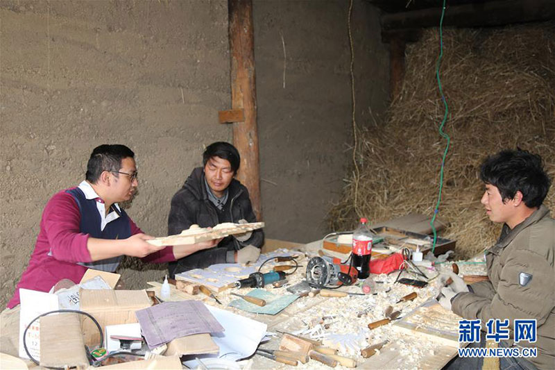 མཐོ་སྒང་གི་རུ་གྲོང་ཞིག་ཏུ་“གྲོང་སྡོད་ཤེས་རམས་པ་”ཞིག་ཡོད། 