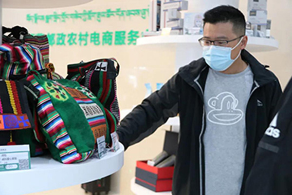 བོད་ལྗོངས་སྦྲག་སྲིད་གྲོང་གསེབ་ཀྱི་གློག་རྡུལ་ཚོང་དོན་ཞབས་ཞུའི་ལྟེ་གནས་ཀྱིས་སྒོ་བྱང་བཀལ་ནས་ཞིང་ལས་ཐོན་རྫས་དང་བཟོ་རྩལ་ཐོན་རྫས་རིགས་95དྲ་ཐོག་ཏུ་ཞུགས་པ་རེད།