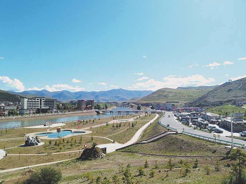 ས་མཐོར་བདེ་སྐྱིད་འཚོ་བའི་ལམ་བུ་བསྐྲུན་པ།