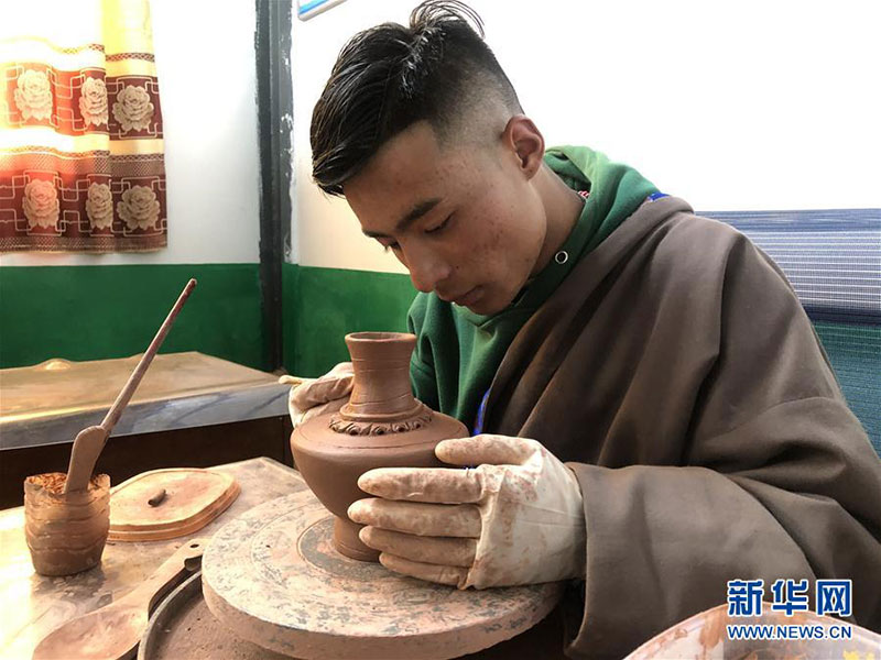 མཚོ་སྔོན་གྱི་སྐྱེ་ཁམས་དབུལ་སྐྱོར་གྱི་ལམ་བུ་གསར་པ། 