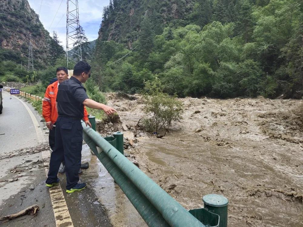ས་གནས་འདིར་གཙང་པོ་རྒྱས་ནས་གནས་ཚུལ་ཛ་དྲག་བྱུང་འདུག