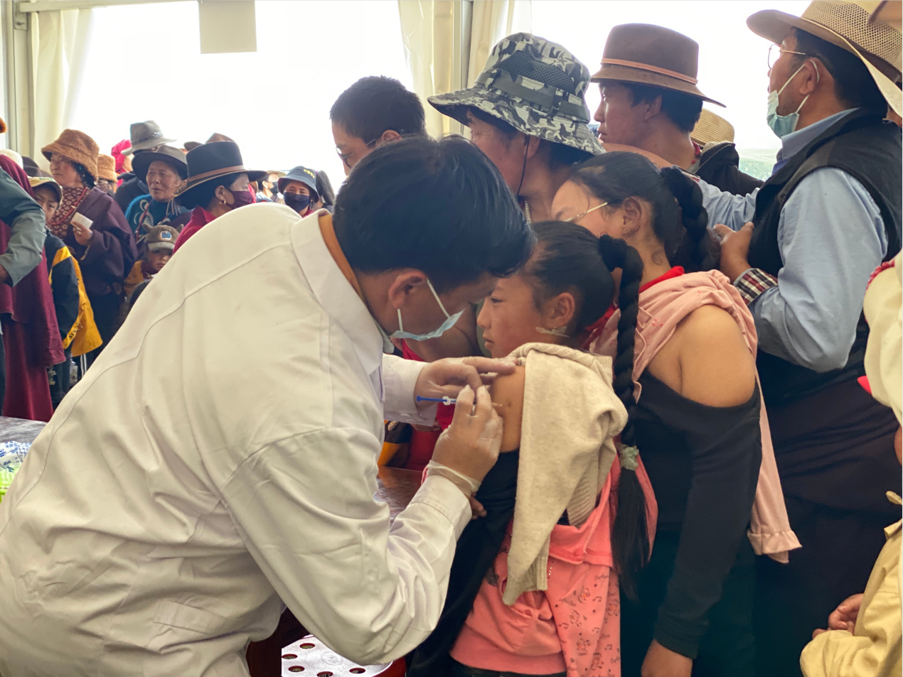རྫོགས་ཆེན་གྲོང་བརྡལ་དུ་མཆིན་ནད་བརྟག་བཤེར་དང་སྔོན་འགོག་གི་བྱེད་སྒོ་སྤེལ།