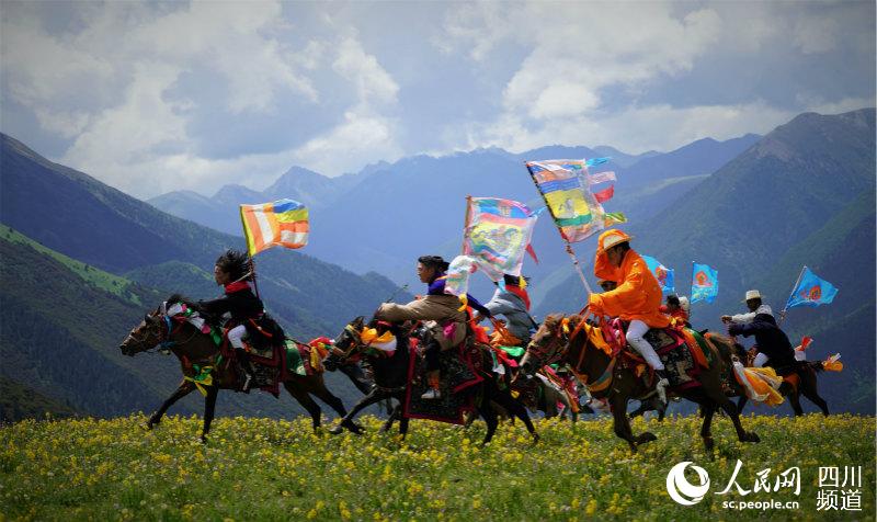 ཉག་ཆུ་རྫོང་དུ་རྟ་རྒྱུག་འགྲན་བསྡུར་སྤེལ་བ། 