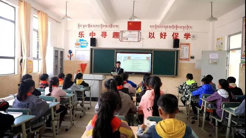 སྡེ་དགེ་རྫོང་མ་ཎི་གད་འགོའི་དགེ་རྒན་ཅན་ཧོང་ལགས།