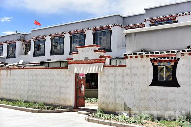 ས་བབ་ཀྱི་མཐོ་ཚད་སྨི་བཞི་སྟོང་ཉིས་བརྒྱ་ཡན་དུ་ཡོད་པའི་བོད་ལྗོངས་མངའ་རིས་ཀྱི་འབྲོག་པ་གྲོང་ཁྱེར་དུ་བསྐྱོད་པའི་ཟིན་ཐོ།