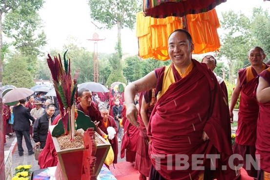 པཎ་ཆེན་སྐུ་ཕྲེང་བཅུ་གཅིག་པ་མཆོག་གིས་ལྷ་སར་བརྟག་ཞིབ་གནང་བ།