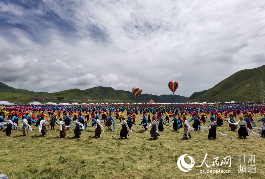 ཀན་སུའུ་ཀླུ་ཆུའི་དབྱར་གཞུང་གི་རྩྭ་ཐང་མཛེས་ཤིང་རིག་གནས་དང་ཡུལ་སྐོར་མཉམ་དུ་འཕེལ། 